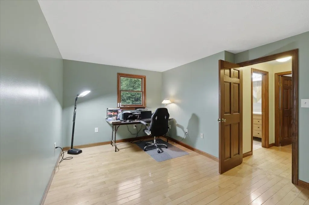 16 Lakeview Way Auburn NH 03032