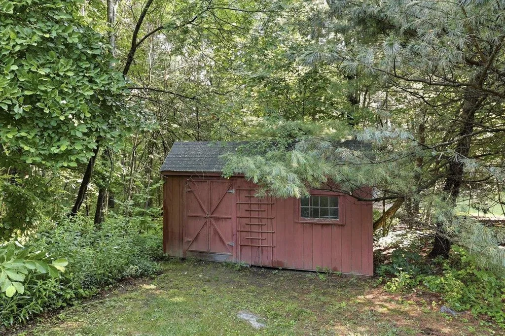 16 Lakeview Way Auburn NH 03032