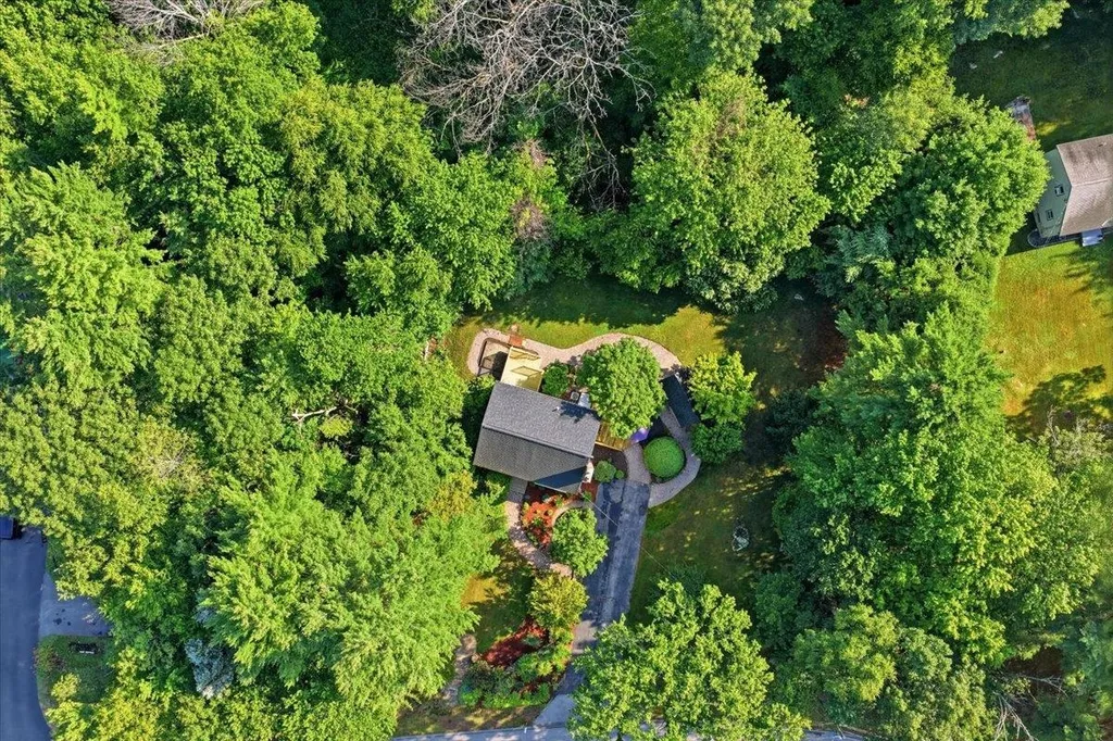 16 Lakeview Way Auburn NH 03032