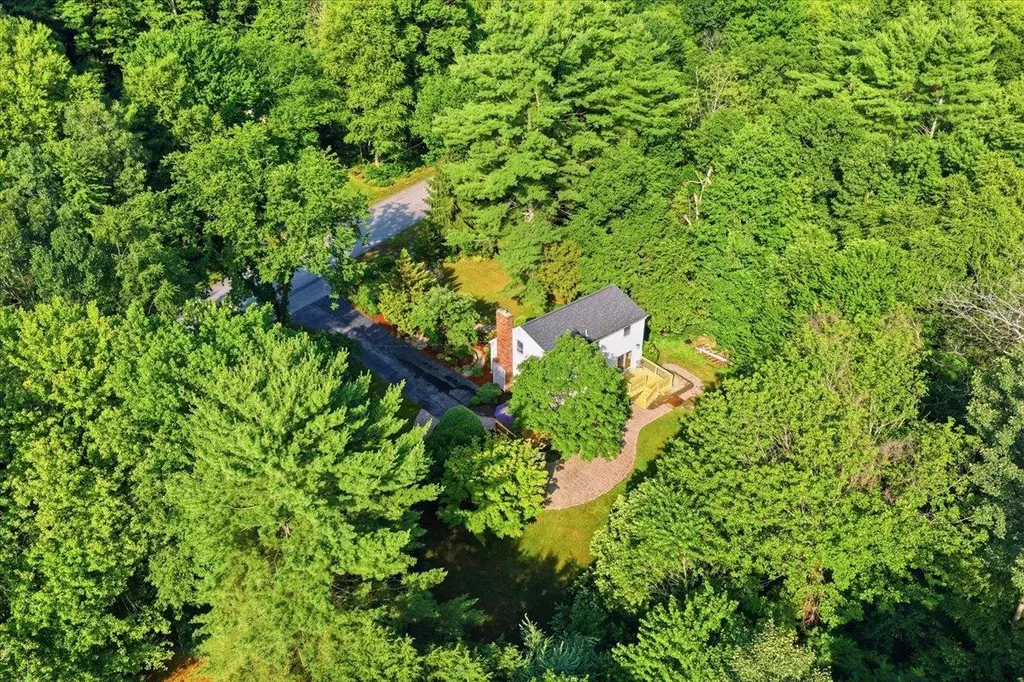 16 Lakeview Way Auburn NH 03032