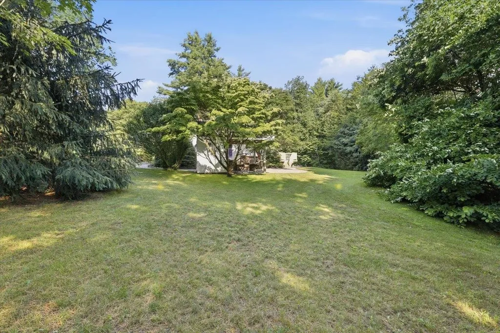 16 Lakeview Way Auburn NH 03032