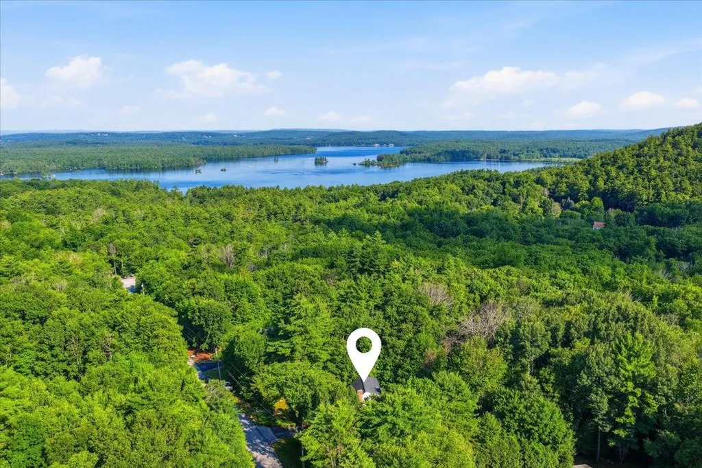 16 Lakeview Way Auburn NH 03032