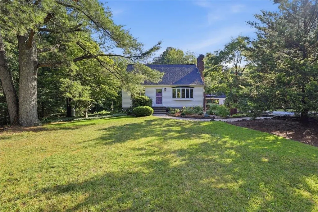 16 Lakeview Way Auburn NH 03032