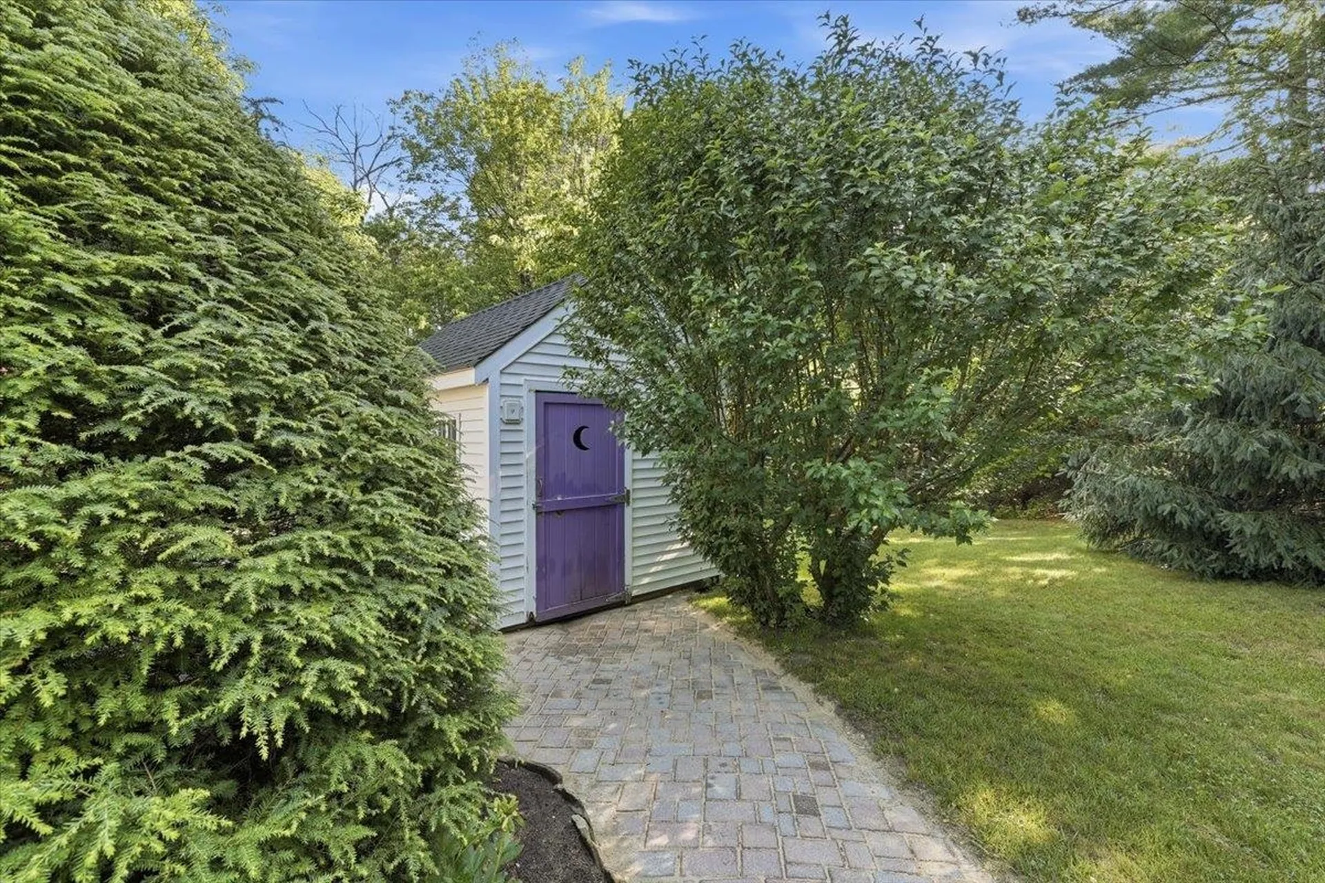 16 Lakeview Way Auburn NH 03032