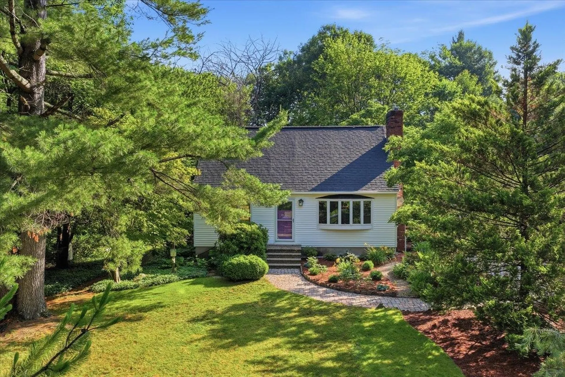 16 Lakeview Way Auburn NH 03032