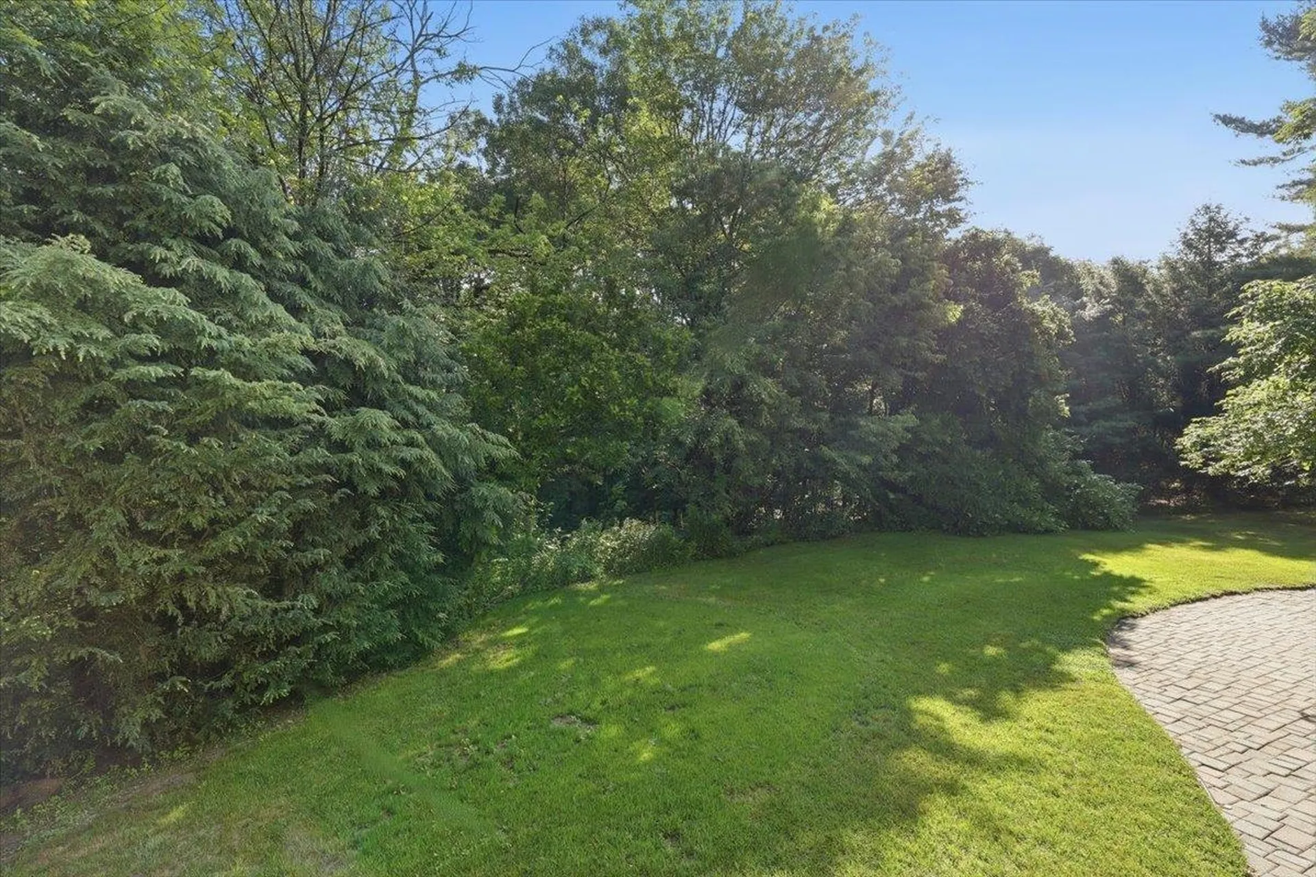 16 Lakeview Way Auburn NH 03032