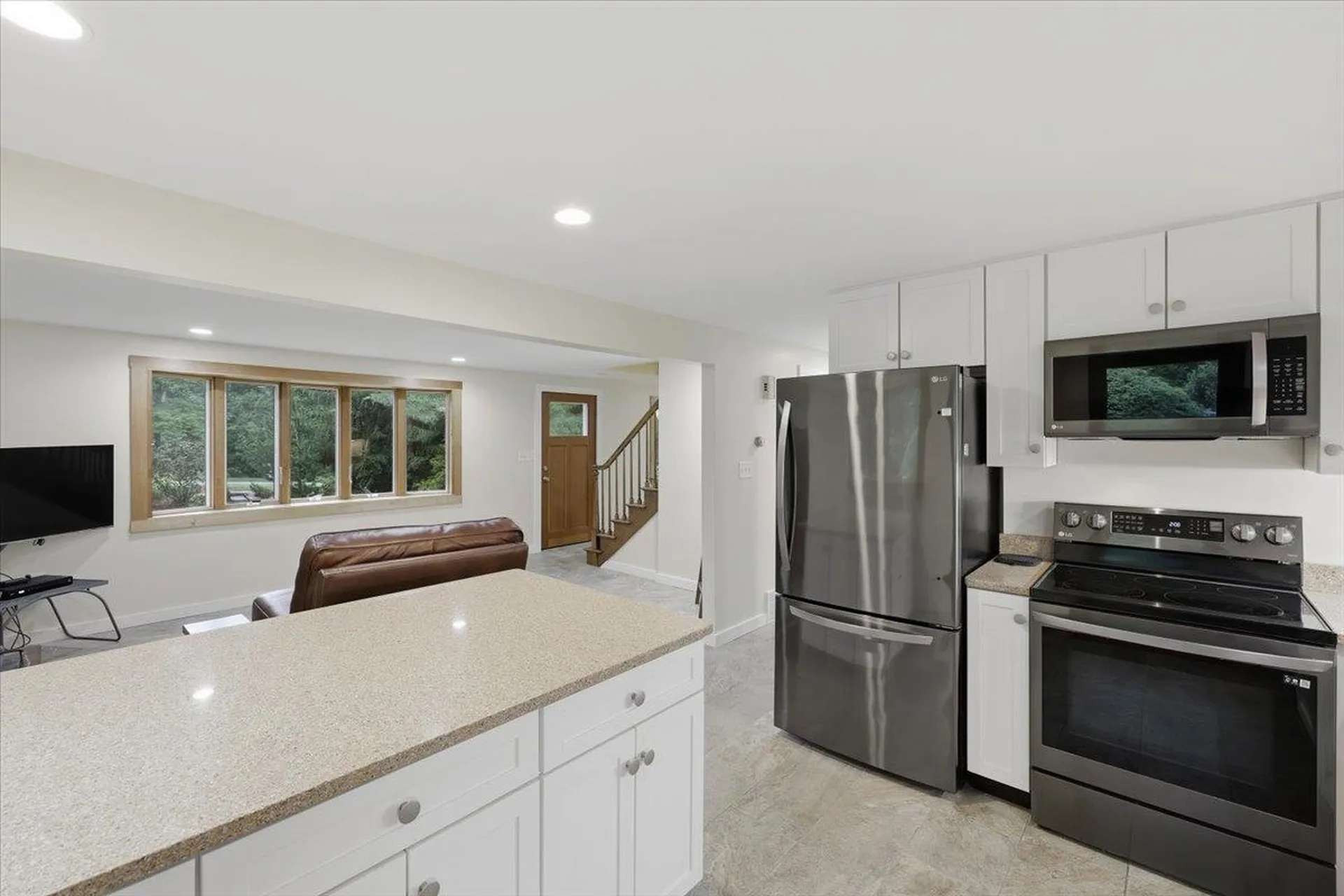 16 Lakeview Way Auburn NH 03032