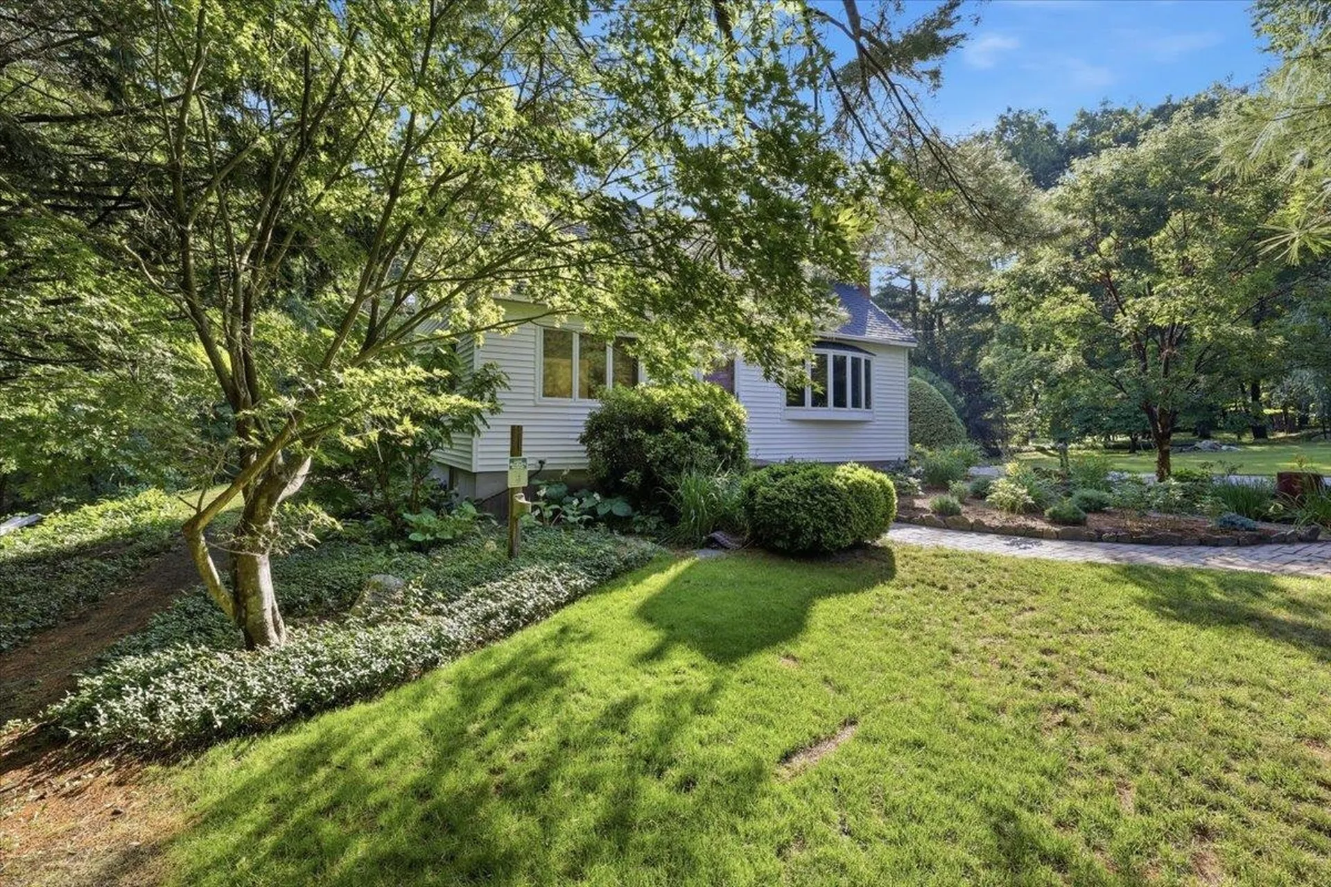 16 Lakeview Way Auburn NH 03032