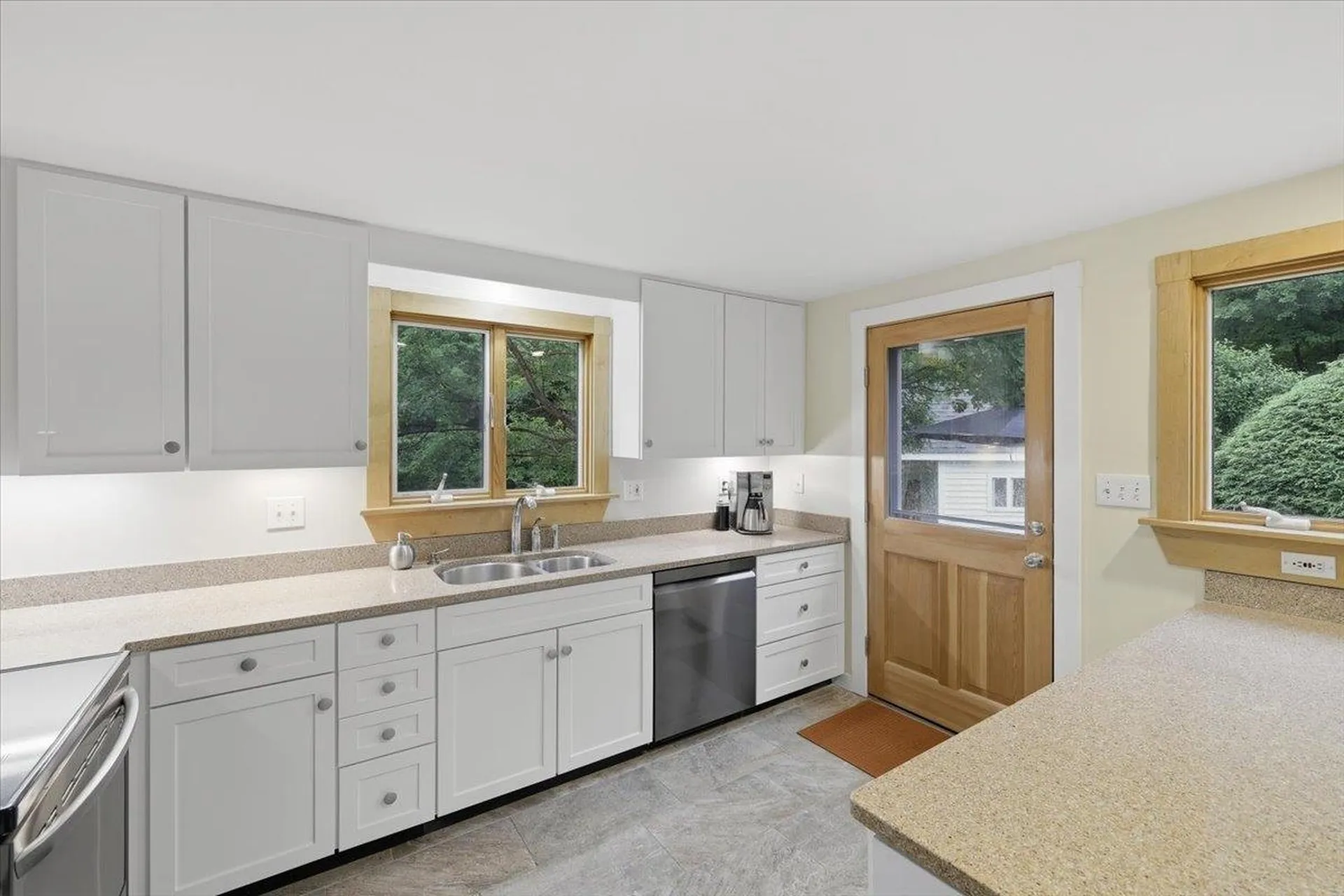 16 Lakeview Way Auburn NH 03032