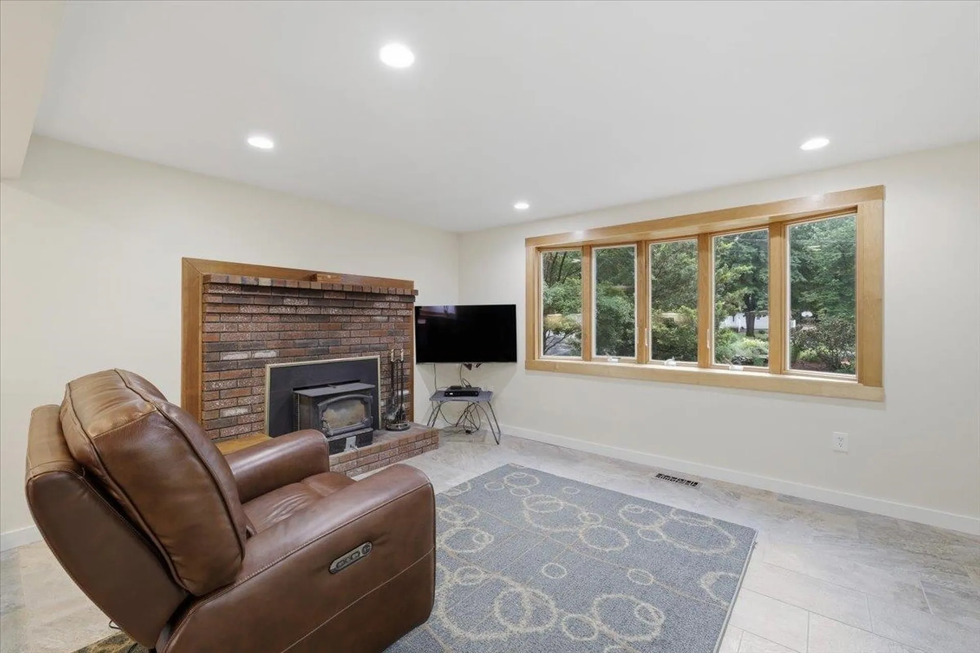 16 Lakeview Way Auburn NH 03032