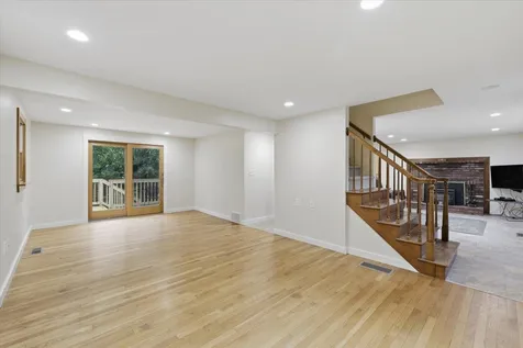 16 Lakeview Way Auburn NH 03032