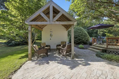 16 Lakeview Way Auburn NH 03032