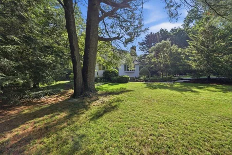 16 Lakeview Way Auburn NH 03032