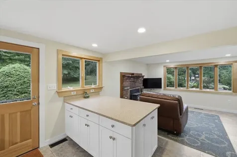 16 Lakeview Way Auburn NH 03032