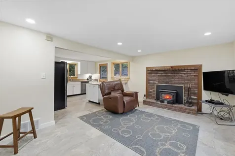 16 Lakeview Way Auburn NH 03032