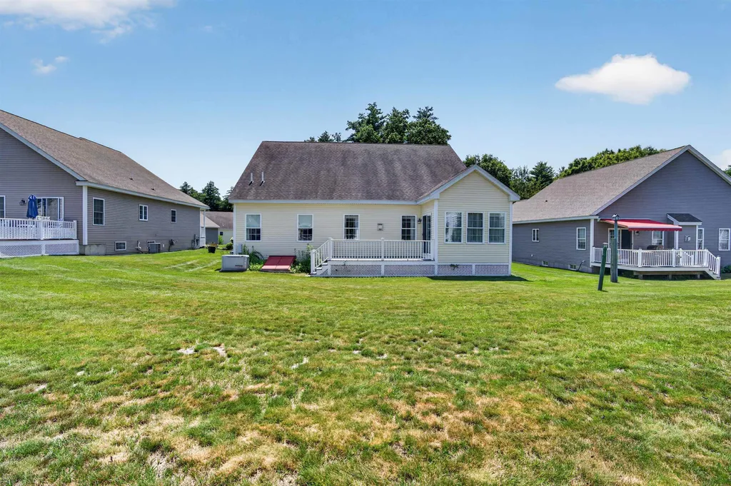 28 Torrey Pines Circle Plaistow NH 03865
