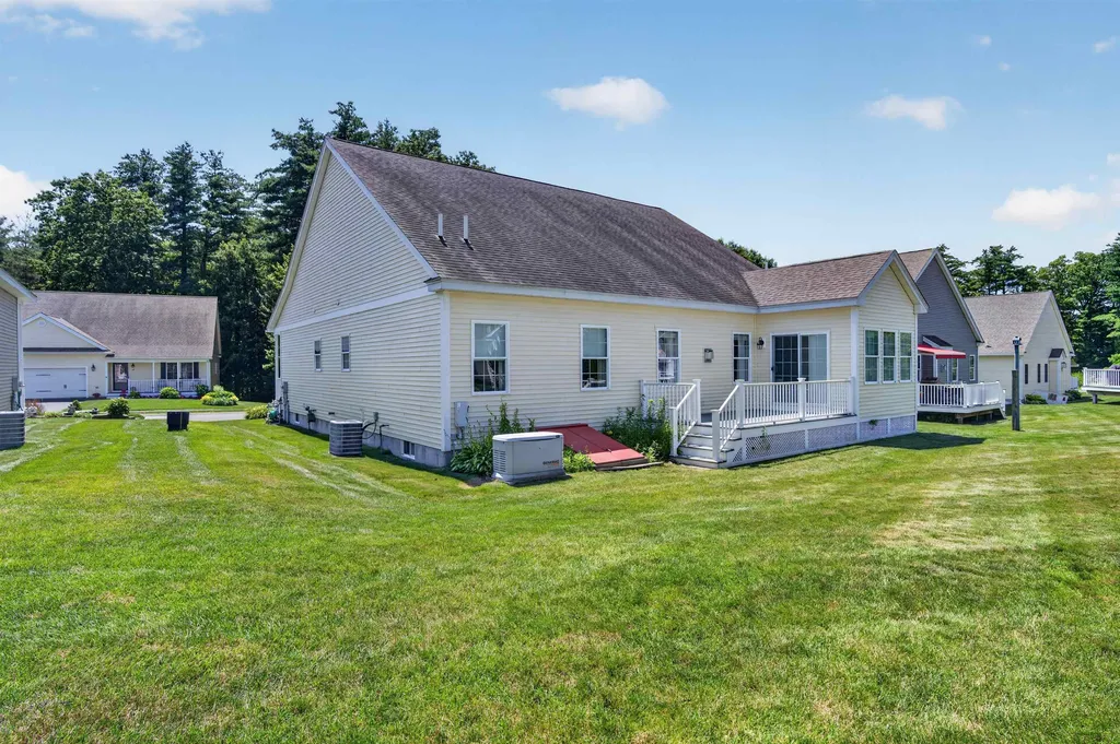 28 Torrey Pines Circle Plaistow NH 03865