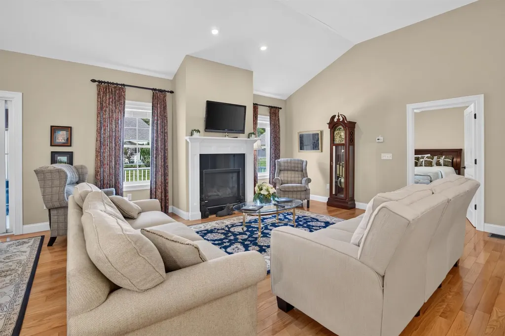 28 Torrey Pines Circle Plaistow NH 03865