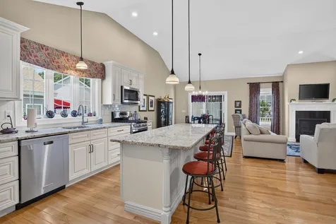 28 Torrey Pines Circle Plaistow NH 03865