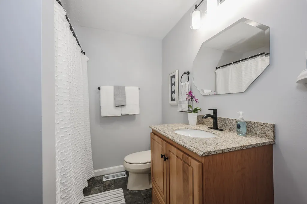 105 Elmwood Drive Hudson NH 03051