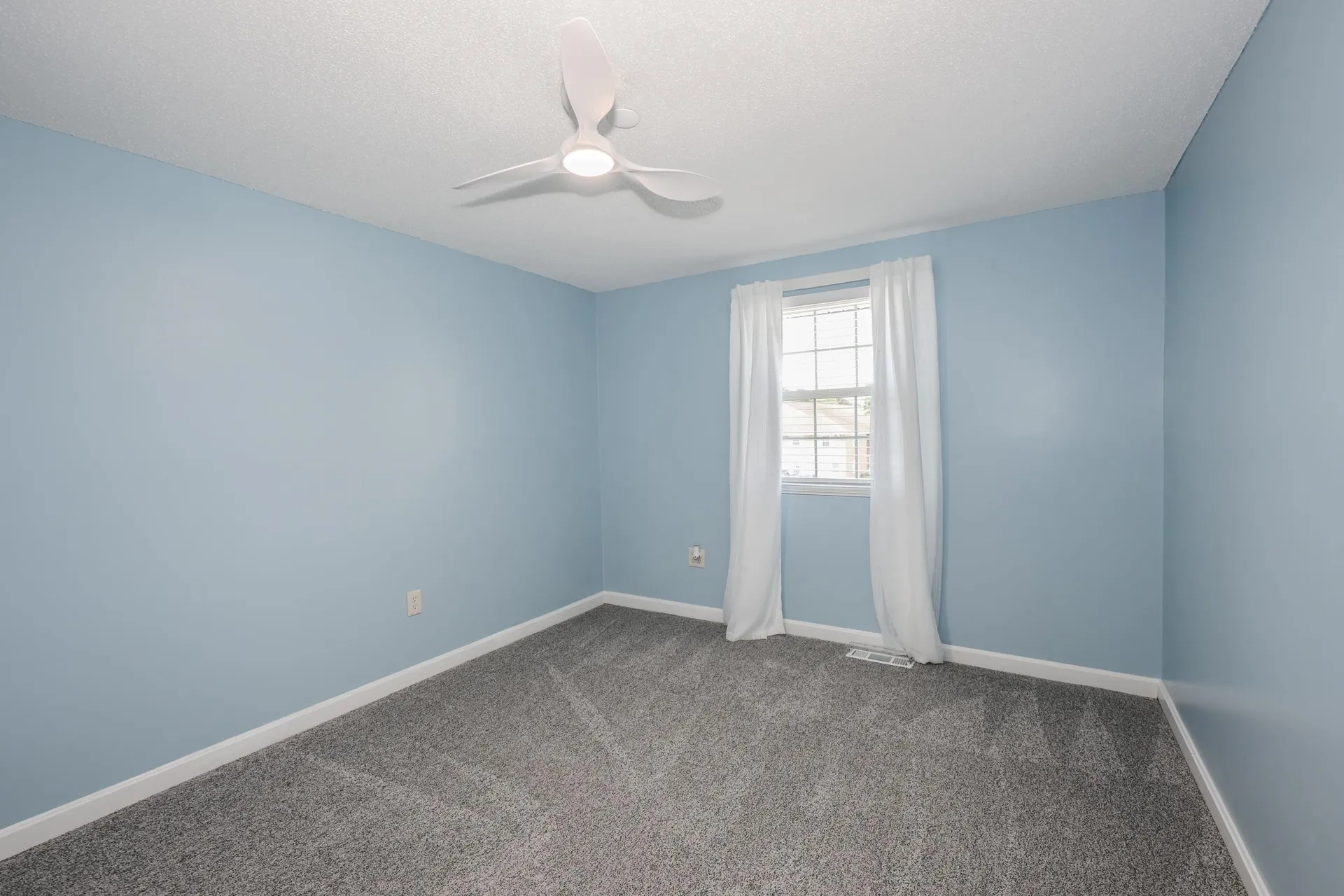 105 Elmwood Drive Hudson NH 03051