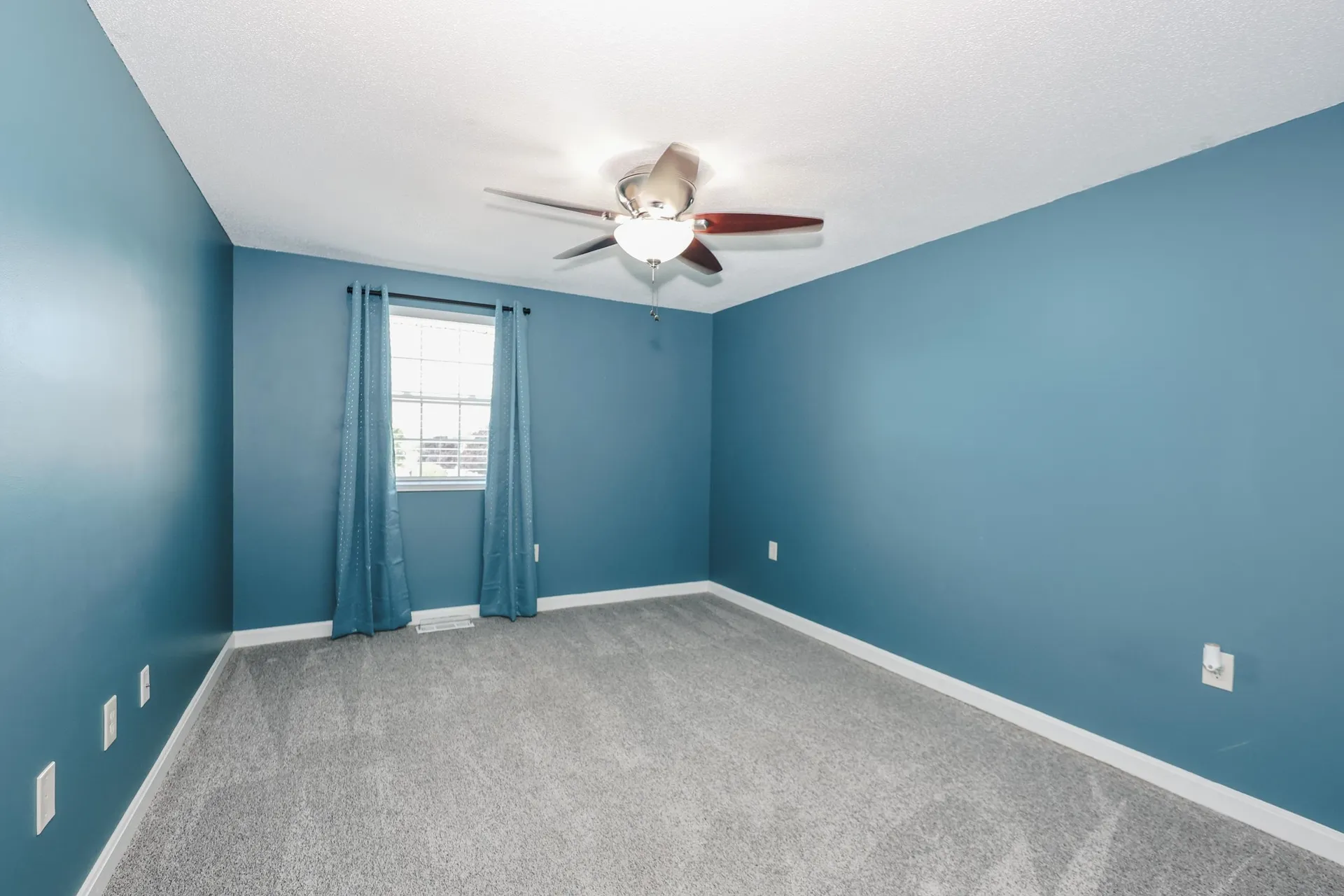 105 Elmwood Drive Hudson NH 03051
