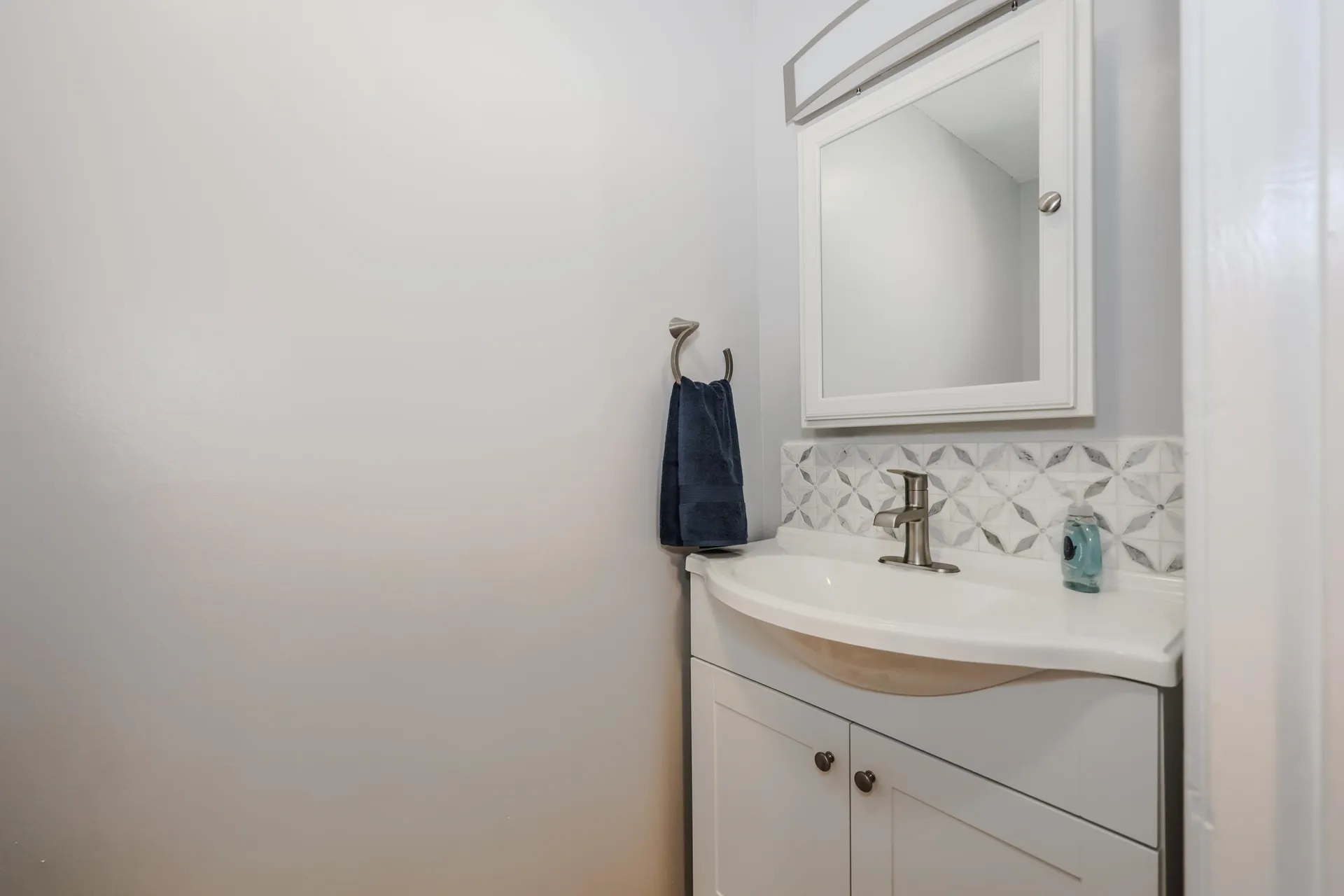 105 Elmwood Drive Hudson NH 03051