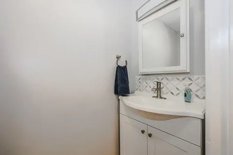 105 Elmwood Drive Hudson NH 03051