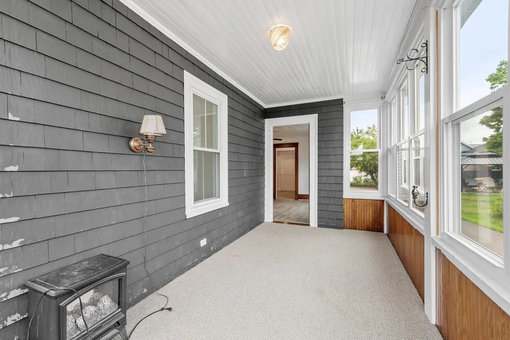 98 Vine Street Nashua NH 03060