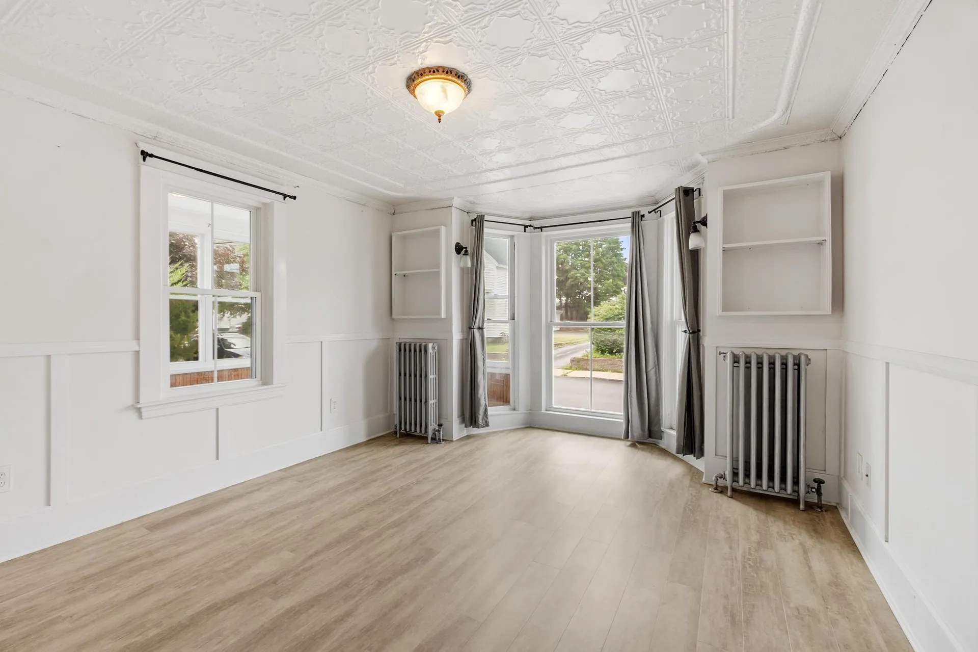 98 Vine Street Nashua NH 03060
