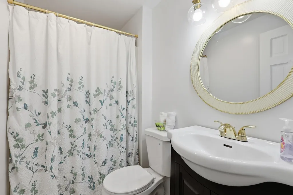 49 Stacey Circle Windham NH 03087