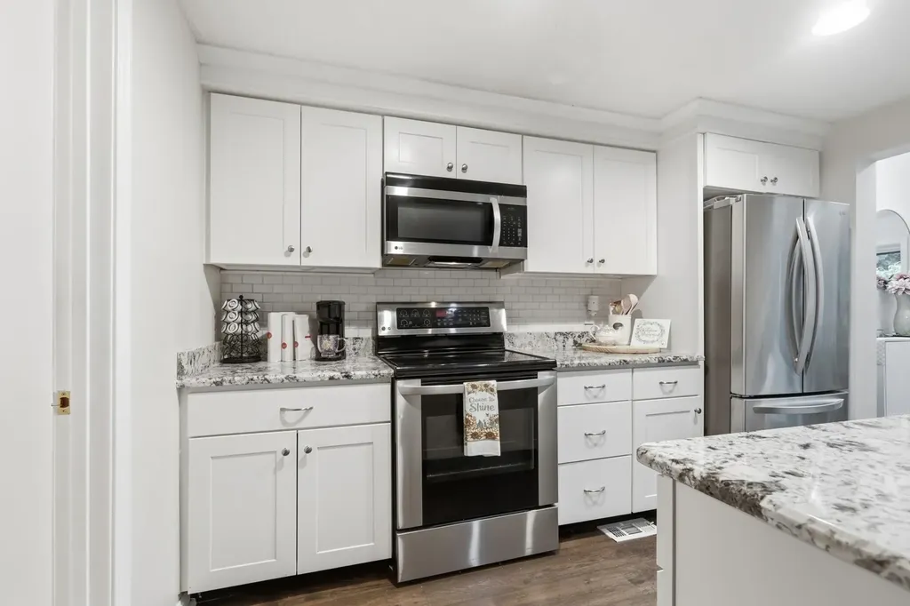 49 Stacey Circle Windham NH 03087