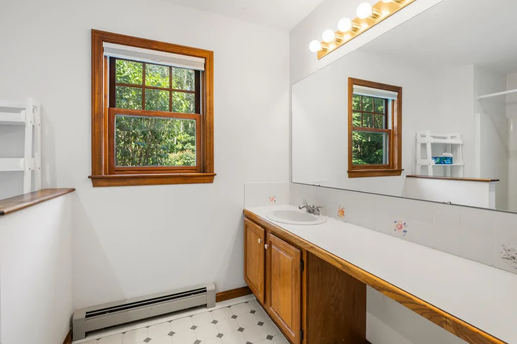 7 Bartlett Road Stratham NH 03885