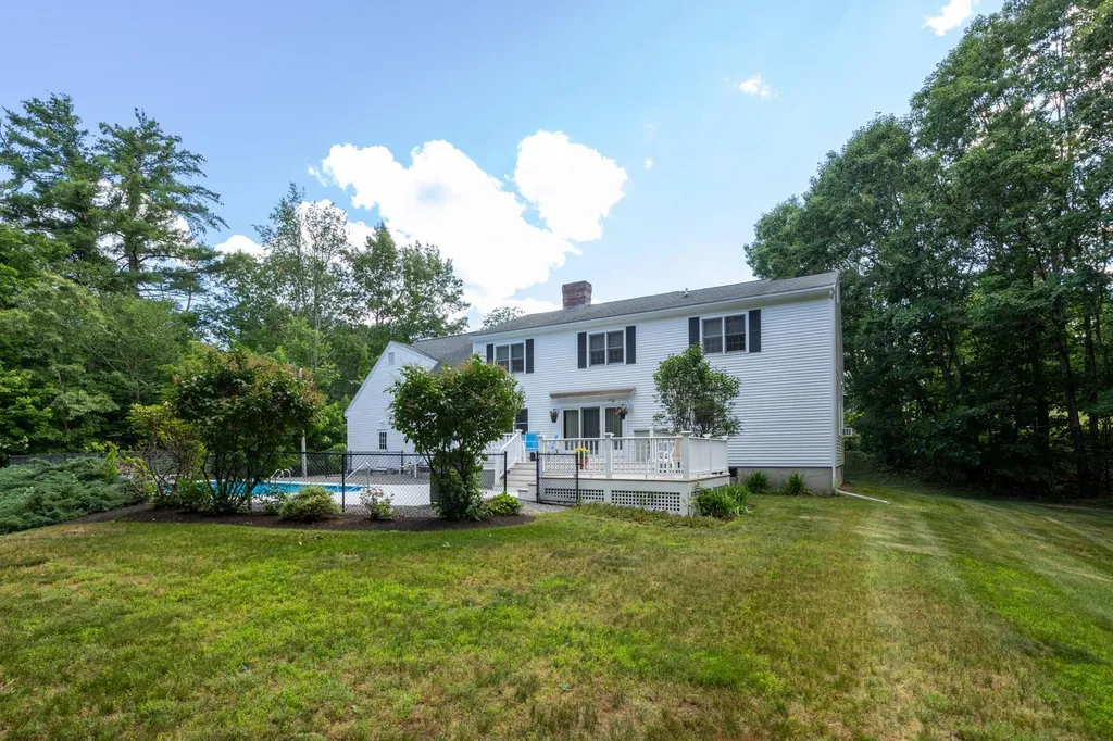 7 Bartlett Road Stratham NH 03885