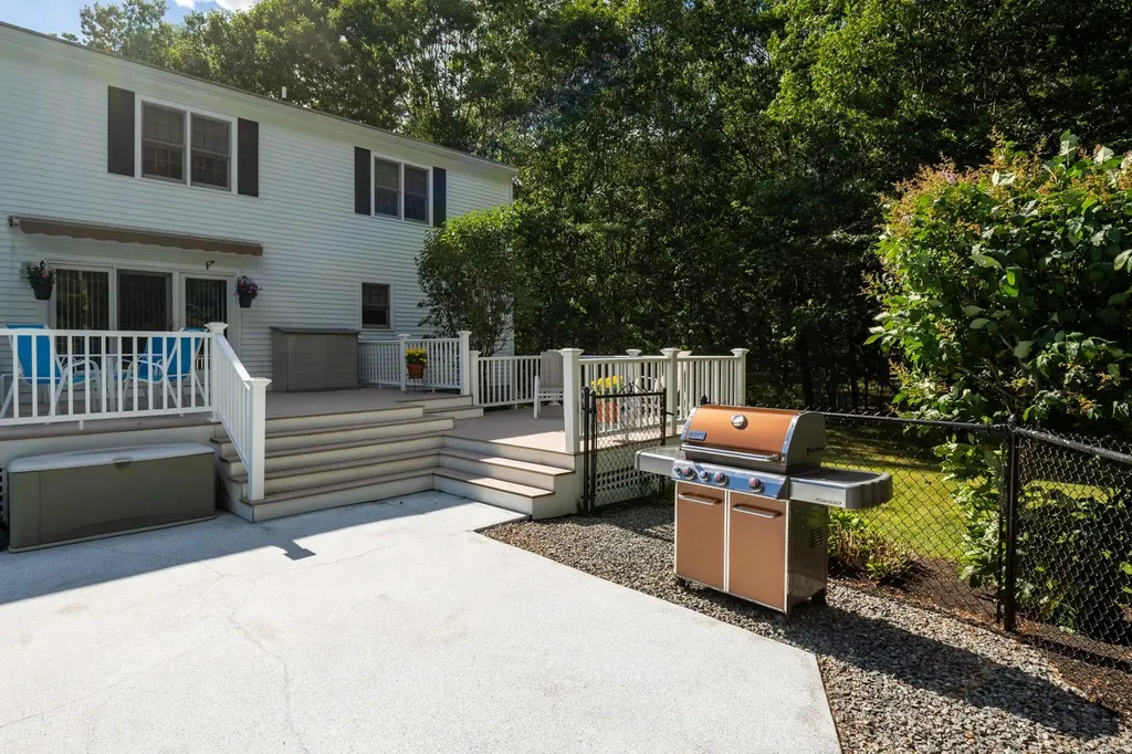 7 Bartlett Road Stratham NH 03885