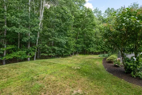 7 Bartlett Road Stratham NH 03885