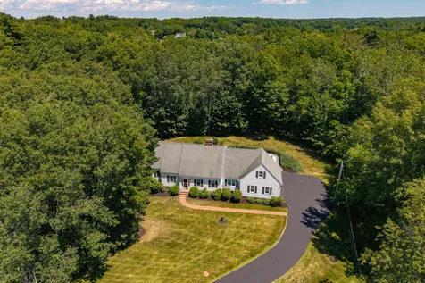 7 Bartlett Road Stratham NH 03885