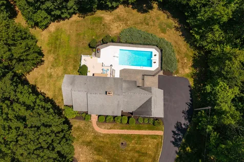 7 Bartlett Road Stratham NH 03885