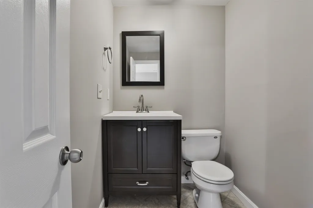 37 Cannongate Iii Road Nashua NH 03063