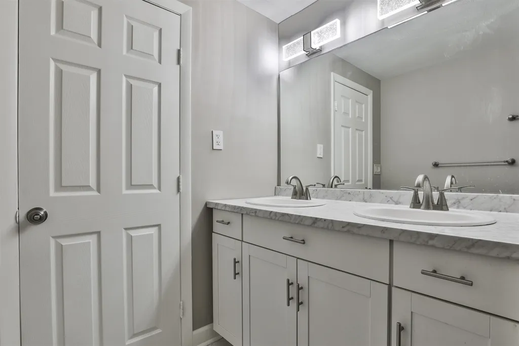 37 Cannongate Iii Road Nashua NH 03063