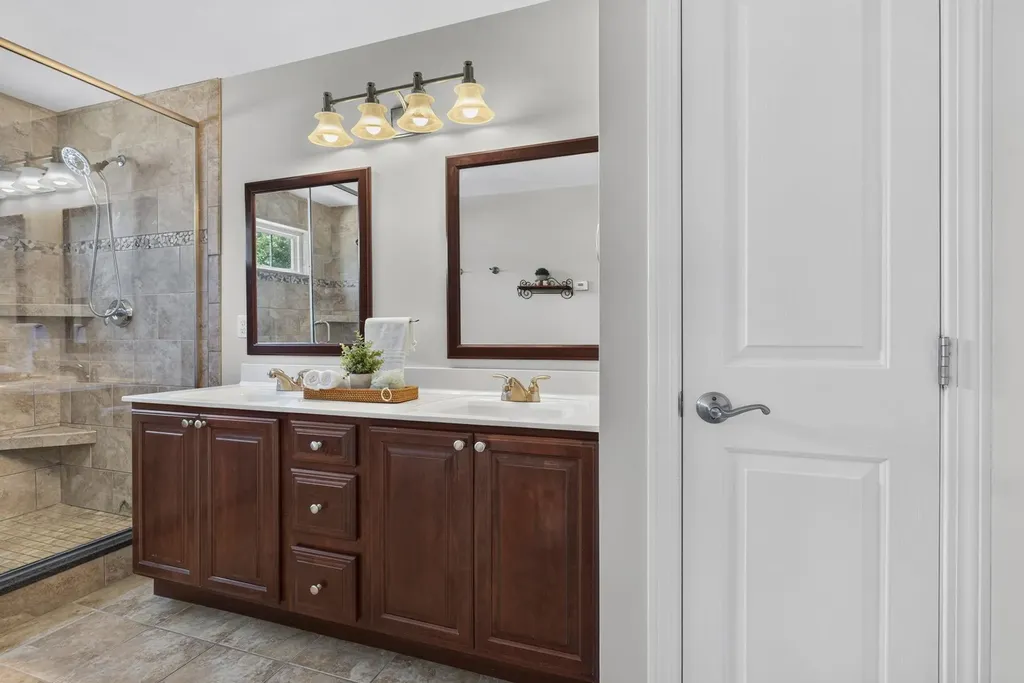 9 Rae Brook Road Hooksett NH 03106