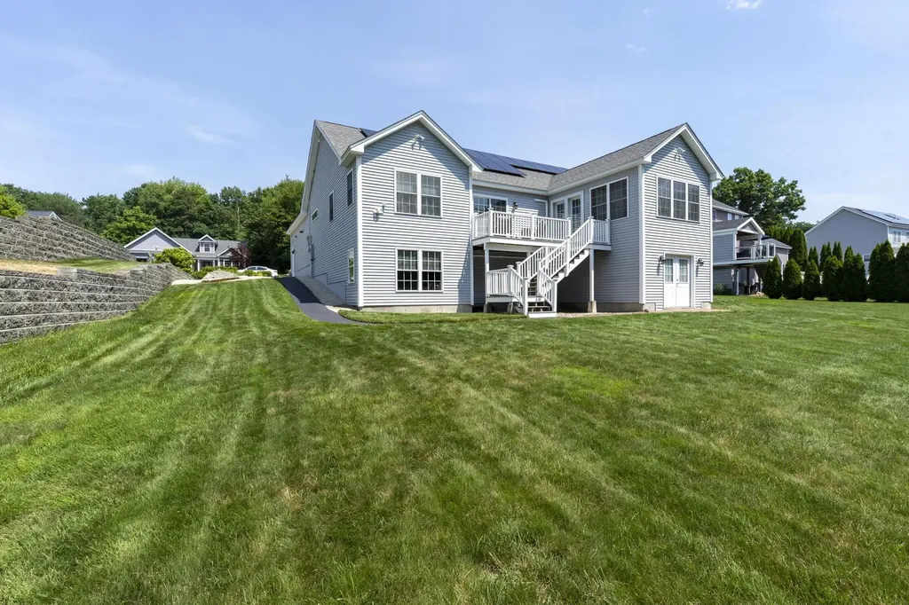 9 Rae Brook Road Hooksett NH 03106