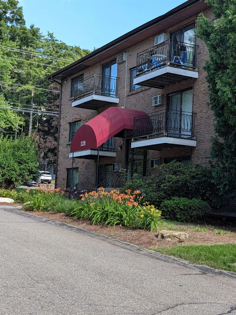 128 Mammoth Road Hooksett NH 03106