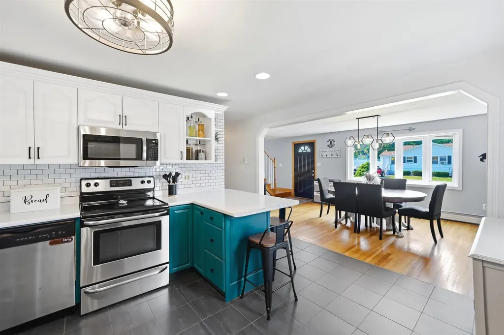 22 Colonial Drive Salem NH 03079