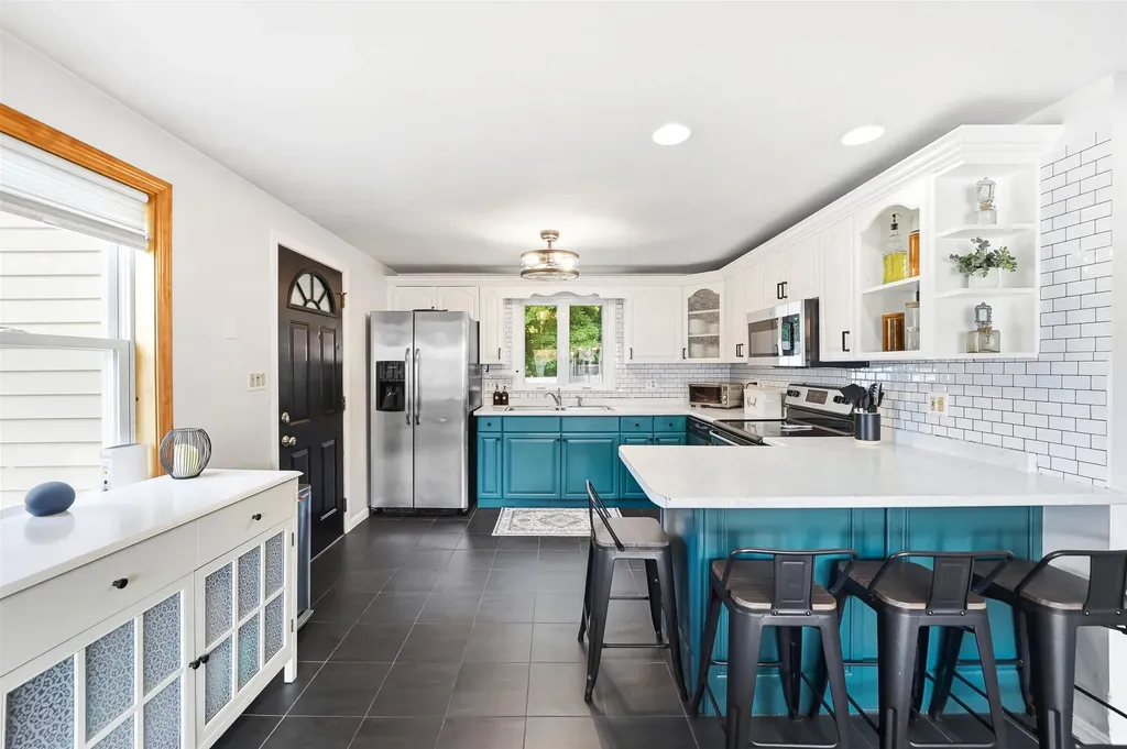 22 Colonial Drive Salem NH 03079