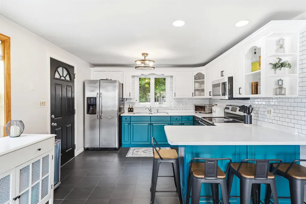 22 Colonial Drive Salem NH 03079