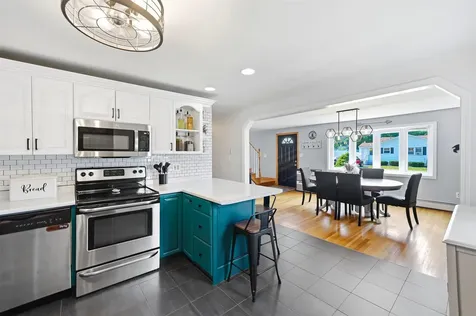 22 Colonial Drive Salem NH 03079