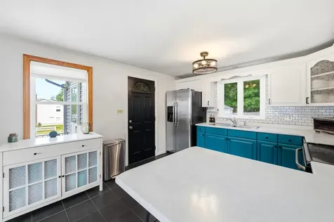 22 Colonial Drive Salem NH 03079