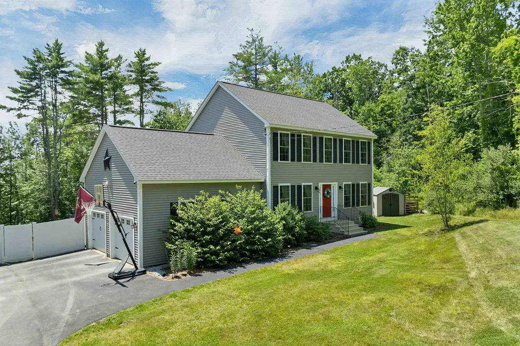 98 Eaton Road Pittsfield NH 03263