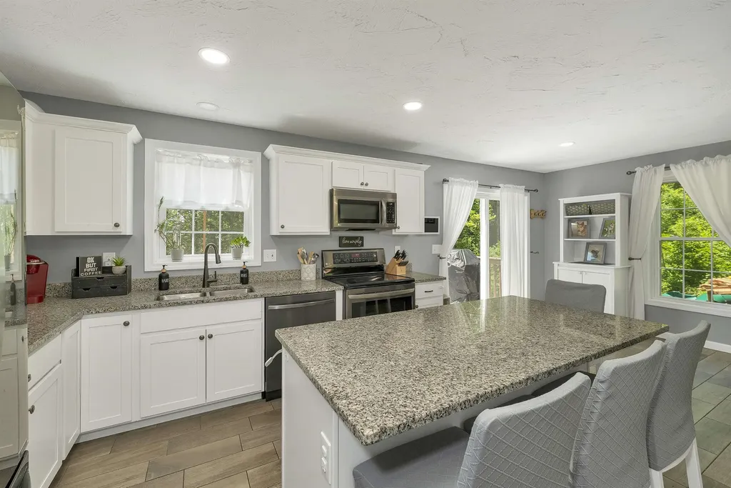 98 Eaton Road Pittsfield NH 03263